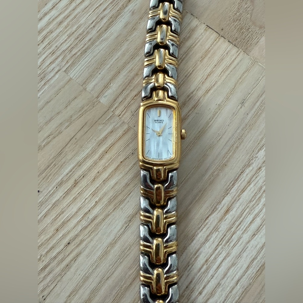 Seiko Vintage Ladies Watch Two-Tone Bracelet Silvery Pearl Dial New Battery - Picture 4 of 14